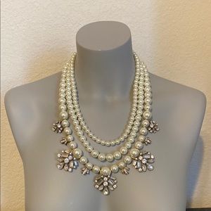 Elegant Pearl Necklace with Silver Accents